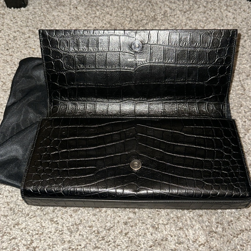 Authentic YSL Yves Saint Laurent Crocodile Embossed Black Leather Clutch Bag - Picture 4 of 10